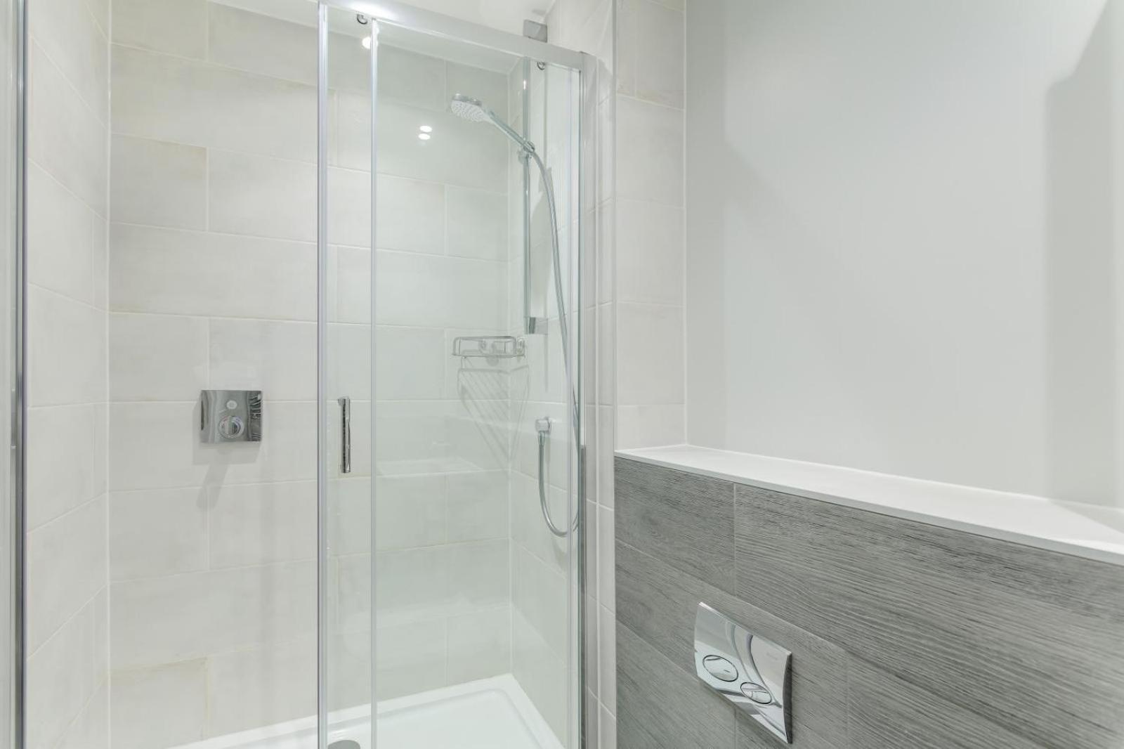 Apartment 2 Middlecombe - Luxury At Byron Woolacombe, Only 4 Minute Walk To Beach!
